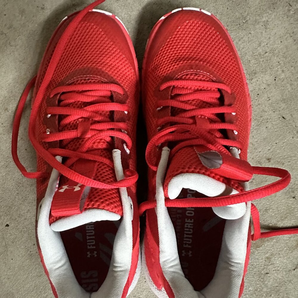 Women's Under Armour HOVR Breakthru Basketball Shoes - Size 9